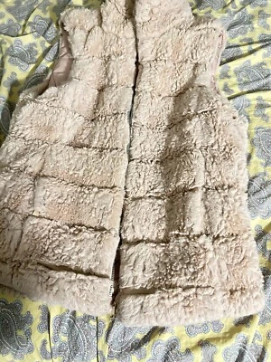 Женский жилет Cato размер Small- Medium розовый пушистый без рукавов с подкладкой открытый перед - Изображение 1 из 3