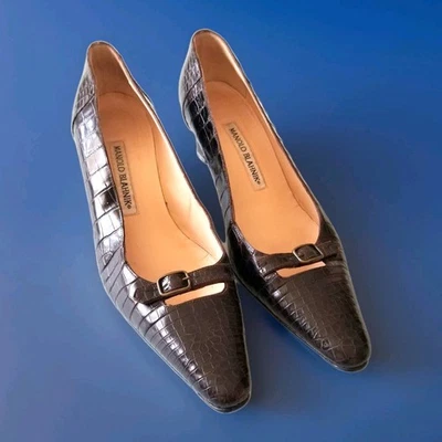 Manolo Blahnik 37.5 Black Heels Crocodile Cut Out Buckle Vamp 37 1/2 Pumps - Imagem 1 de 4