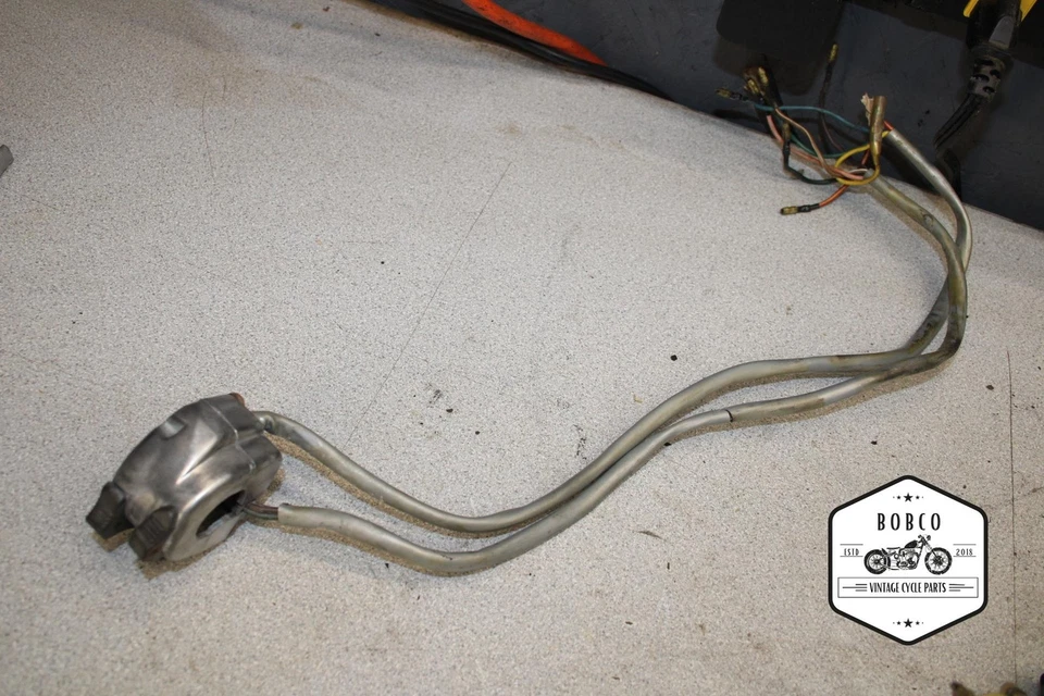 1972 Yamaha DS7 250 CONTROLE DE GUIDÃO ESQUERDO M7-2235.ABG - Imagem 1 de 4