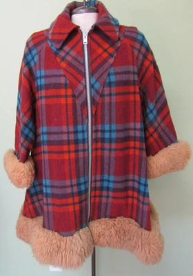 ВИНТАЖНЫЙ 1950-Х СМЕЛЫЙ КЛЕТКУ ПАЛЬТО С ОТДЕЛКОЙ ИЗ ИСКУССТВЕННОГО МЕХА / МИЛЫЙ НАЗАД ДЕТАЛЬ / 46» БЮСТ - Изображение 1 из 4