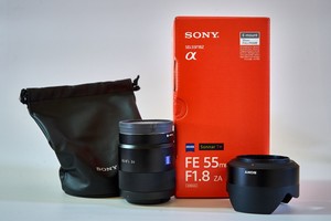 Sony Zeiss Sonnar T* FE 55mm F1.8 ZA Lens (SEL55F18Z)