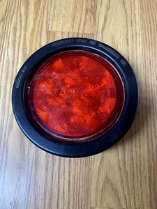 Remolque redondo Peterson 4"/luz trasera para camionero, montaje en ojal, impermeable - Imagen 1 de 5