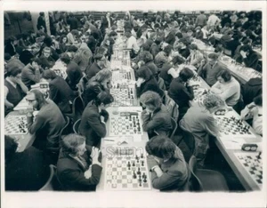 1973 Press Photo London International Chess Congress Scene 1973 - Picture 1 of 2