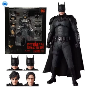 Figura DC Toys The Batman MAFEX R Pattinson versión película 6 pulgadas - Imagen 1 de 12