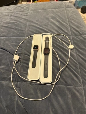 Lote de [2] relojes Apple Foto 1 de 4