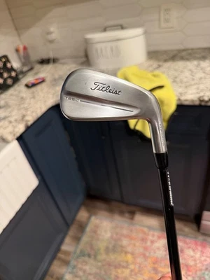 Titleist T250 2025 4 iron stiff graphite shaft - Image 1 of 4