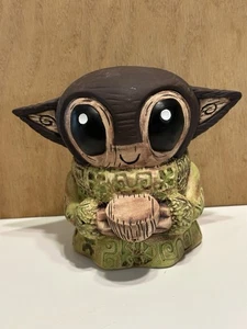 Tikiland Trading Tiki Tony Keiki Bob Becher Tasse Vase Star Wars Yoda Grogu Dekor - Bild 1 von 8