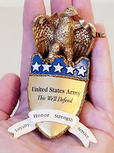 Hallmark United States Army Eagle This We'll Defend Loyalty Honor Ornamento 4" - Foto 1 di 3