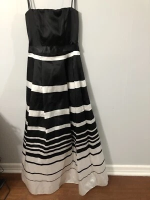 Vestido de baile Windsor blanco y negro vestido largo de graduación talla 7/8 Foto 1 de 4