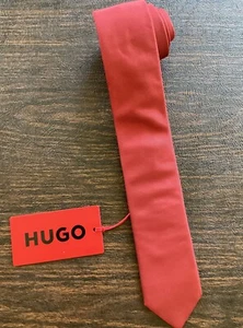 Corbata de seda a rayas horizontales fina roja Hugo (etiqueta roja) de Hugo Boss ITALIA NUEVA CON ETIQUETAS $78 - Imagen 1 de 6