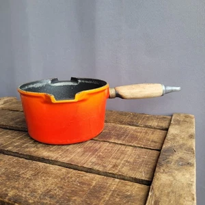 Casseruola latte doppio beccuccio vintage classica Le Creuset misura 16 arancio vulcanico - Foto 1 di 9