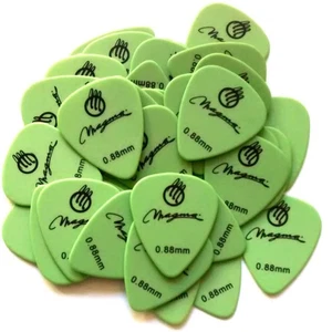 Púas de guitarra Magma poliformaldehído estándar de 0,88 mm mezcla de colores, paquete de 25 unidades - Imagen 1 de 3