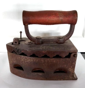 Jullundur City Antique Charcoal Iron - c1920-30s - Wooden Handle - Picture 1 of 13