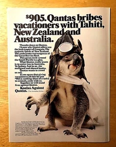 KOALAS AGAINST QANTAS AIRLINES—TAHITI NEW ZEALAND AUSTRALIA—ORIGINAL VINTAGE AD - Imagen 1 de 1