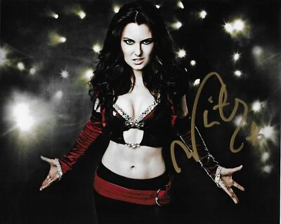 Зимняя фотография суперзвезды удара TNA с автографом 8x10 с сертификатом подлинности - Изображение 1 из 2