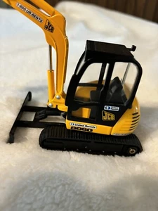 JCB 8060 BACKHOE LOADER EXCAVATOR CONSTRUCTION TOY 1/35 SCALE? - Picture 1 of 6