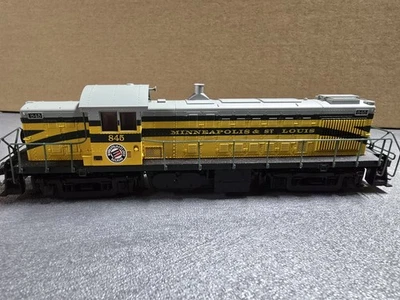 Atlas Classic HO Scale RS-1 locomotive Minneapolis & St Louis #845  - Image 1 of 4