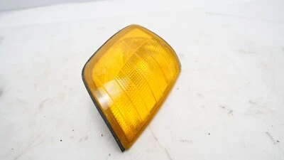 86 - 93 Bosch OEM Mercedes Benz W124 300e LH Drivers Turn Signal Marker Light - Image 1 of 4