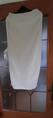 M & S KNITTED MIDI SKIRT SIZE M - Image 1 of 2