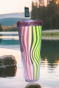 Vaso Starbucks 2025 Venti 24 oz multicolor geométrico/ondulado caliente ¡NUEVO CON ETIQUETAS! - Imagen 1 de 8