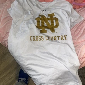 Notre Dame Cross Country Big Gold Logo Team Issued Small Under Armour - Bild 1 von 2