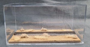 N SCALE - SINGLE TRACK 8" - DISPLAY CASE - "DESERT SCENE" FOR ANY N TRAIN - Picture 1 of 12