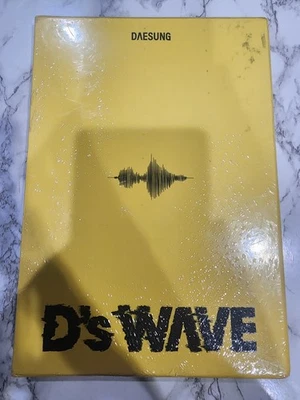 DAESUNG 1st Mini Album [D'S WAVE] YELLOW VER. (DS01MNY) Foto 1 de 3