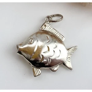 Ciondolo adorabile pesce soffiato intagliato a mano argento sterling 925 vintage - Foto 1 di 9