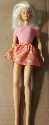Muñeca Barbie Mattel Vintage Años 90 2000 Rosa Conjunto Vestido Foto 1 de 4