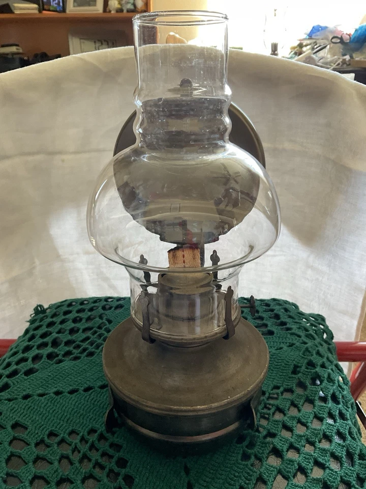 Lámpara de aceite colgante de pared con mecha y placa reflectante decoración rústica de granja Foto 1 de 4