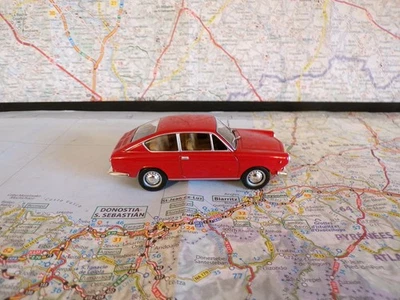 FIAT 850 coupé 1967  IXO pour Altaya   1/43 - Photo 1/2