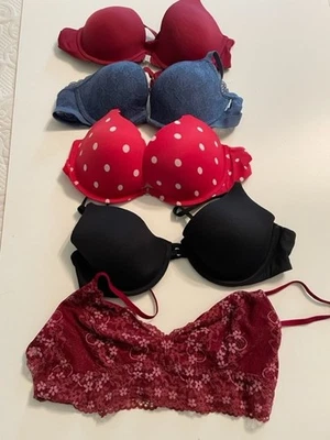 Hollister Gilly Hicks Mujer Azul, Verde, Negro y Rojo 5 Sujetadores 36 B y 36C Foto 1 de 4