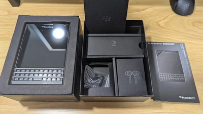 BlackBerry Passport SQW100 Piano Black Ram 3GB Rom 32GB sbloccato senza SIM - Immagine 1 di 4