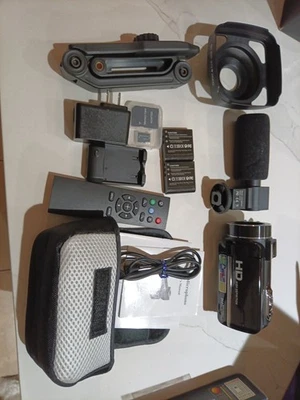 Video Camera Camcorder YouTube Vlogging Camera  30FPS 24 MP Full Kit 2 Batteries - Image 1 of 4