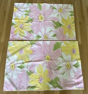 Vintage CANNON ROYAL FAMILY- HEAVENLY DAISY -  2 Standard Pillowcases - Pink - Picture 1 of 6