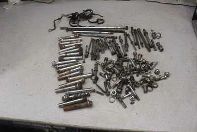 Suzuki GT750 1975 LeMans varios pernos de hardware O4-0543.fe Foto 1 de 4