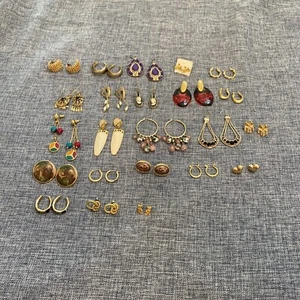 Vintage Large Mixed LOT (23) Gold Tone Pierced Earrings GD - Picture 1 of 5