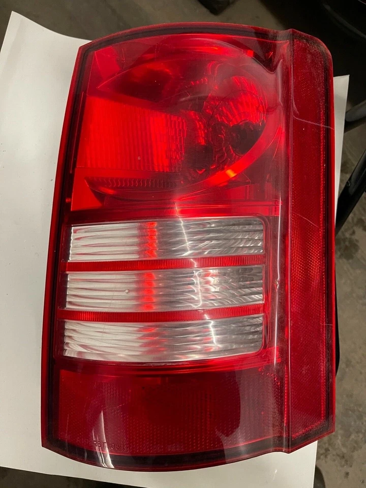 Luz trasera lateral Chrysler Town & Country Passeneger 2009 Foto 1 de 1