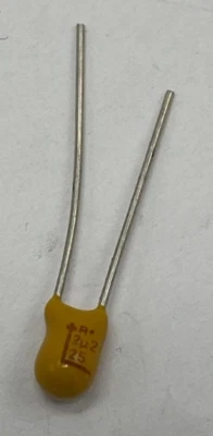 Condensador de tántalo Kyocera TAP225K025SCS 2,2 uf/25 V Foto 1 de 2