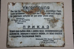 Emaille Schild Fischereiverbot 1946 russisch Verordnung Lausitz Knabe Radionow - Bild 1 von 2