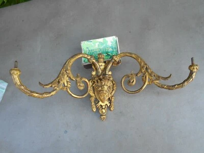Ancien bougeoir chandelier double en bronze pour piano, décor à tête femme - Photo 1/3