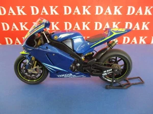 Die cast 1/12 Modellino Moto Yamaha YZR-M1 2004 Valentino Rossi - Foto 1 di 8