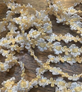 2 yd Vintage 1/2" Yellow White Flower Rococo Lace Trim ~ NOS France - Picture 1 of 1