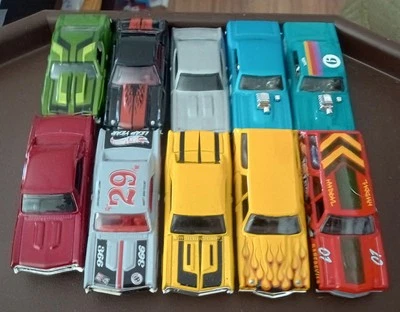 Hot Wheels CHEVELLE LOT OF 10 MAINS MAIL IN BLISTER PULLS NO PLAY READ LOOSE - Image 1 of 4