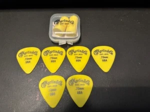 Martin Guitar Picks & Ear Plugs 7pc Set .73mm Yellow Tortex - Picture 1 of 3