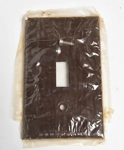 NOS RELIANCE RIBBED BROWN PLASTIC BAKELITE SINGLE SWITCH COVER PLATE - Picture 1 of 4