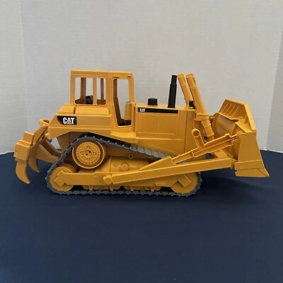 BRUDER Caterpillar CAT Bulldozer W/ Ripper #0698 1/16 Scale GERMANY Vintage 1993 - Image 1 of 4