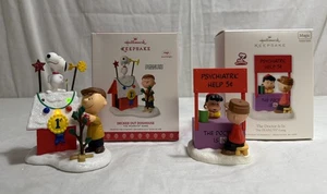 2 adornos de pandillas Hallmark Peanuts: casa para perros cubierta y el doctor está dentro - Imagen 1 de 8