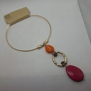 Erica Lyons goldfarbene Halskette mit rosa und orangefarbenen Akzenten - Bild 1 von 6