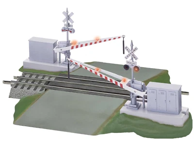 LIONEL 6-12062 FASTRACK GRADE CROSSING GATES AND FLASHERS O GAUGE NEW - Image 1 of 2